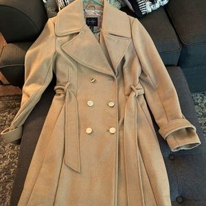 Jessica Simpson trench